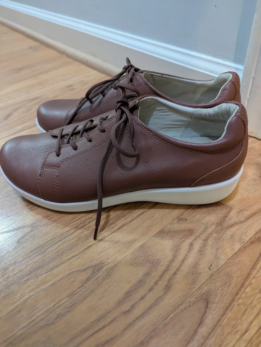 Women's Brown Casual Leather Lace-Up Sneakers